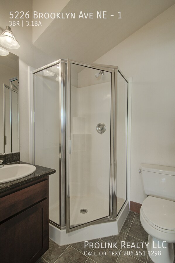 Building Photo - 5226 Brooklyn Ave NE