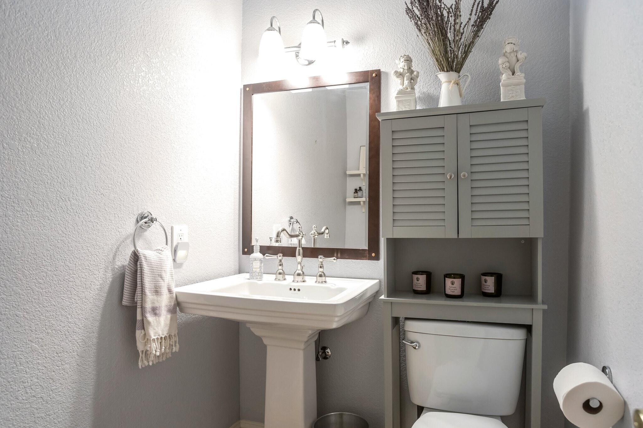 Main level powder room - 3870 Broadway St