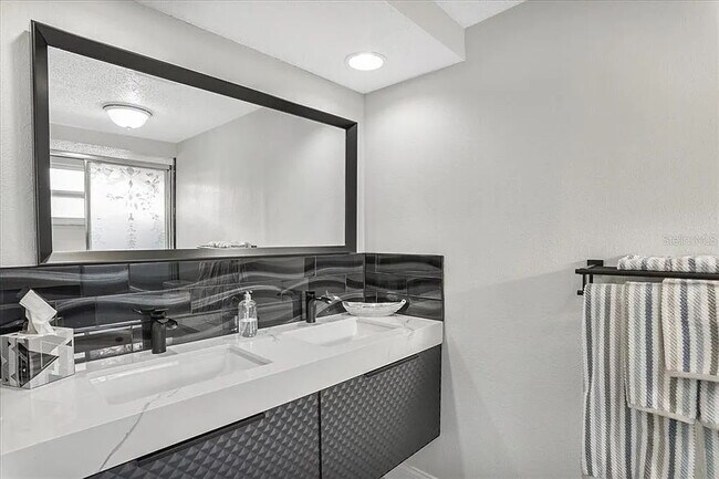 Building Photo - Fully Renovated 2-Bed, 2-Bath Retreat in G...