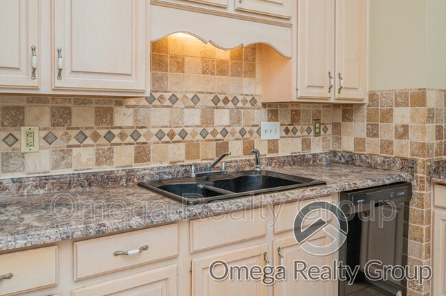 Building Photo - 900 Mister Dr