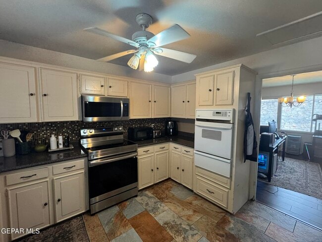 Building Photo - 6417 Pino Real Dr