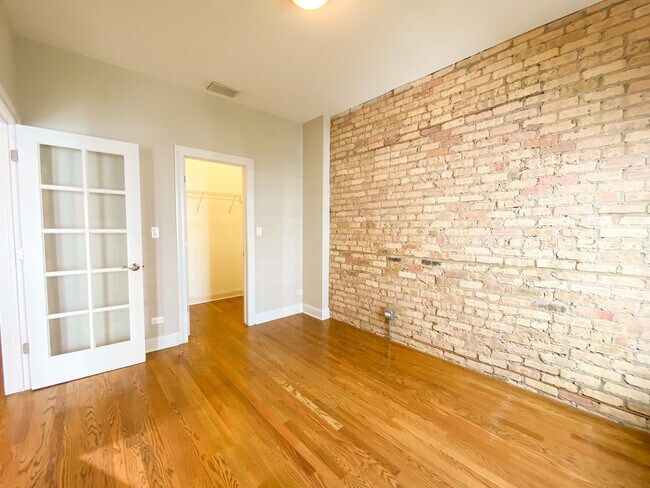 Building Photo - 421 W Belmont Ave