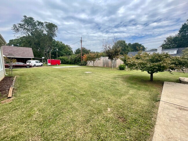 Building Photo - 3 bedroom 2.5 bath in the heart of Athens!...