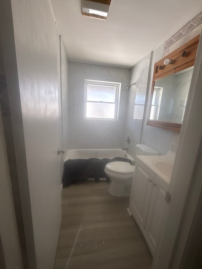 Building Photo - 9122 Orangewood Dr