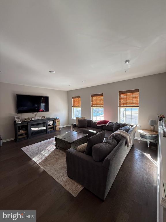 Building Photo - 31 Par Ln