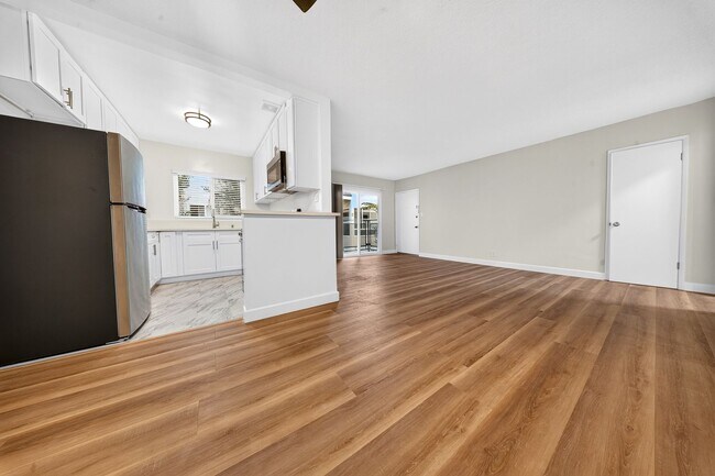 Interior Photo - 7245-51 Willoughby Ave