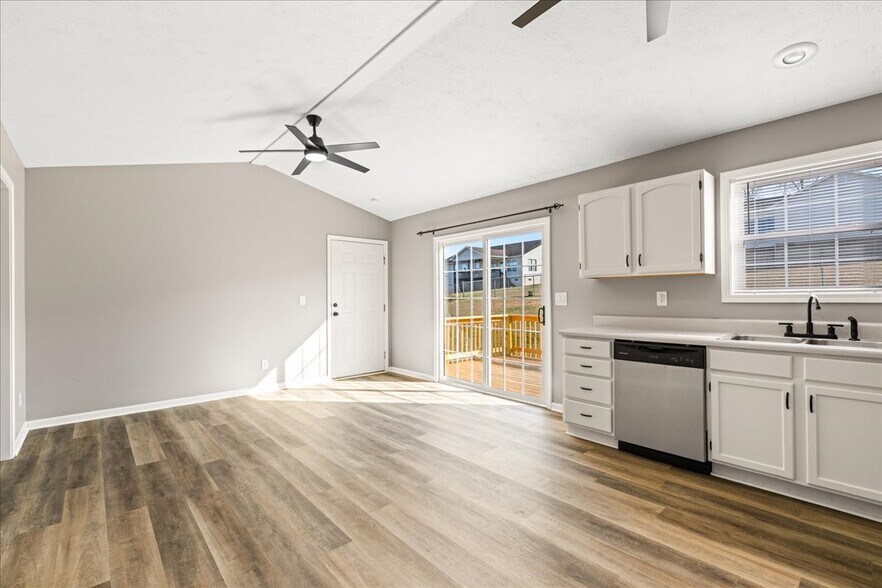 Building Photo - 230 Clover Cir