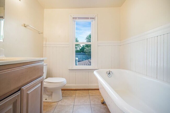 Building Photo - 307 Hawke St