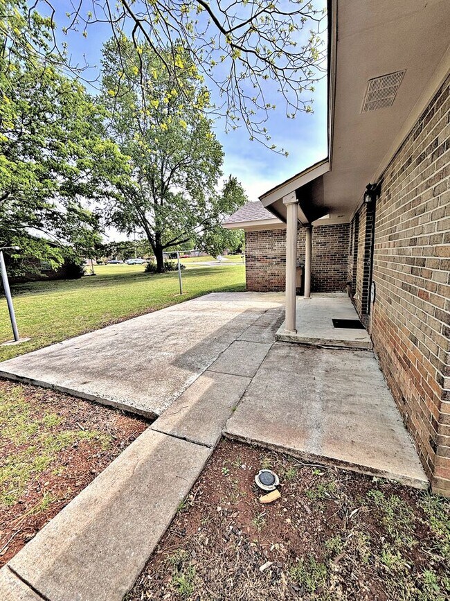 Building Photo - HOUSE FOR RENT - DECATUR * Sec 8 Welcome