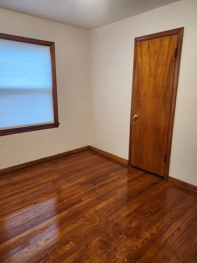 Building Photo - Single family home in great neighborhood!