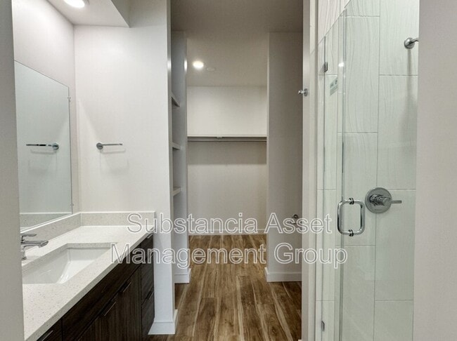 Building Photo - 1641 Midtown Pl