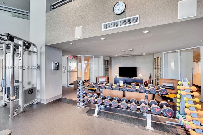 Building Photo - 3101 S Ocean Dr