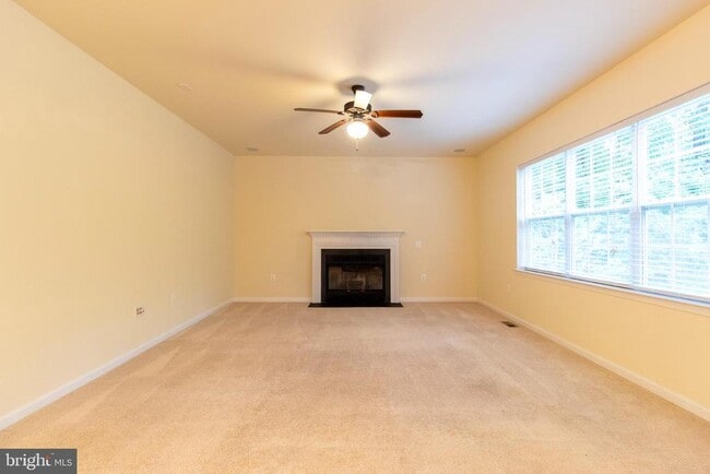 Building Photo - 8401 Hollow Tree Ln