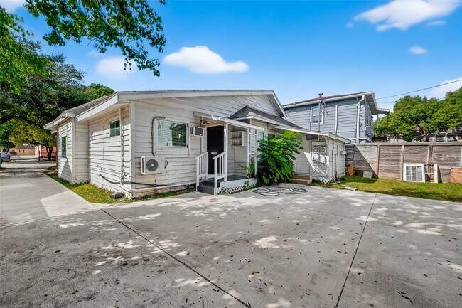 Building Photo - 1511 Scharpe St