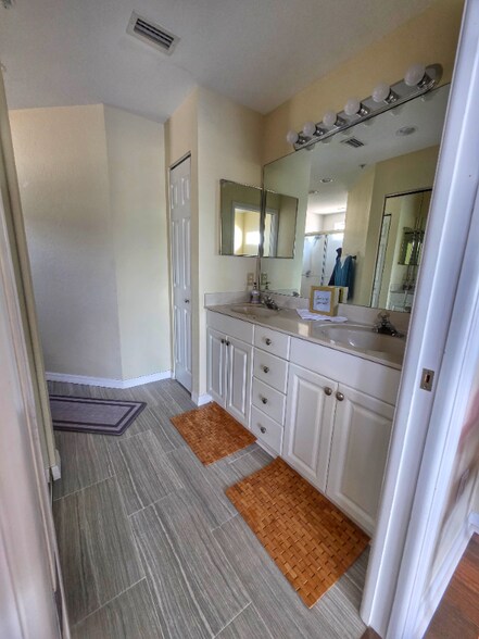 Building Photo - 7661 Sweetbay Cir