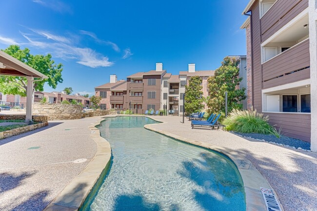 Building Photo - Timberglen Apartments