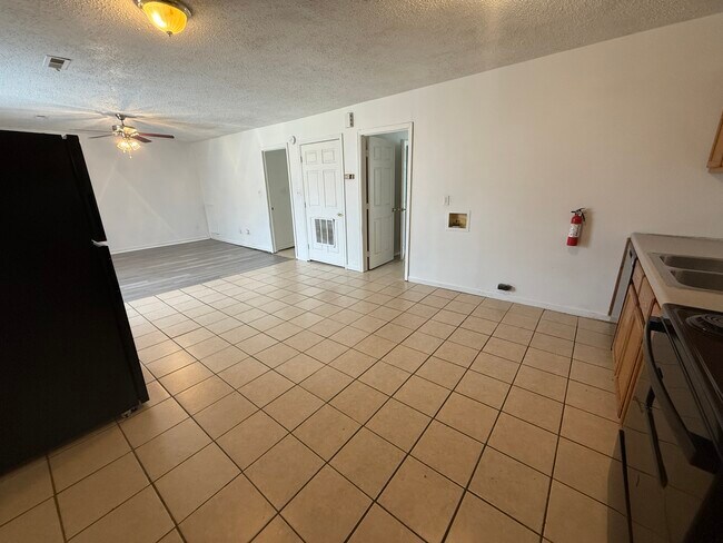 Building Photo - Wolf Manor