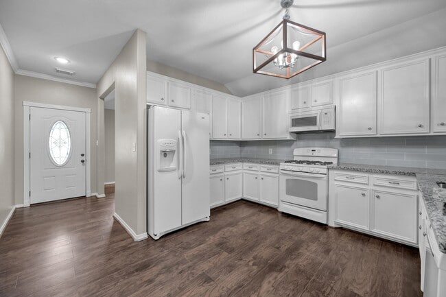 Building Photo - 103 Moonspinner