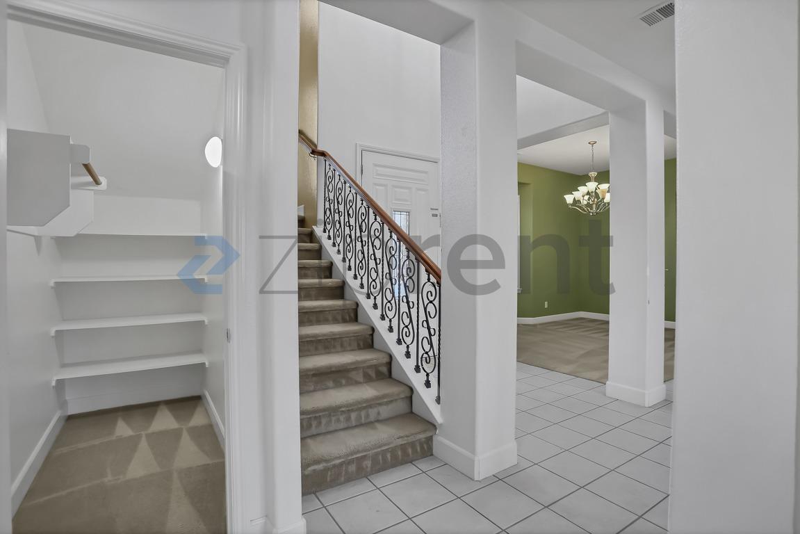 Building Photo - Unit