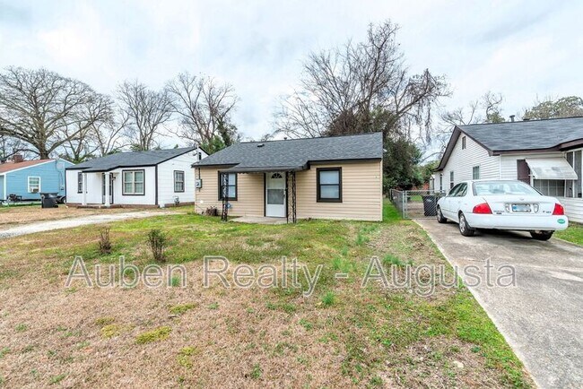 Building Photo - 821 Forsythe St