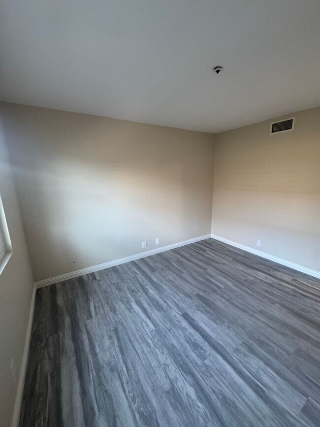 Building Photo - 106 Dije Ct