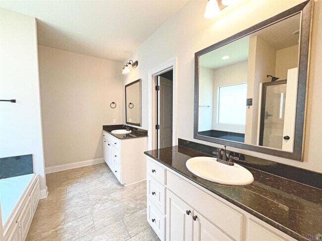 Building Photo - 3 Bedroom House in Gated Community| Community Pool