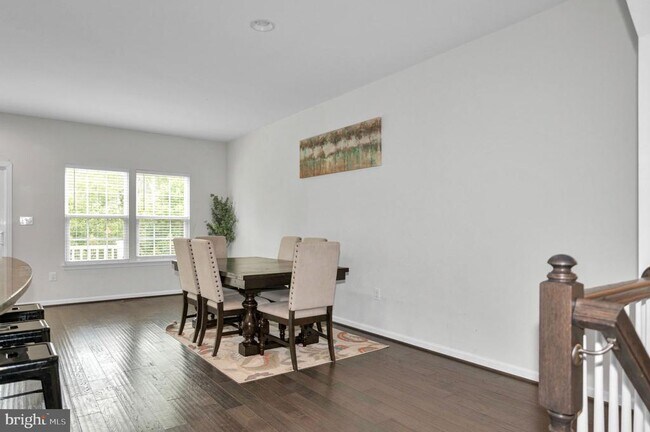 Building Photo - 8633 Rosecrans Ln