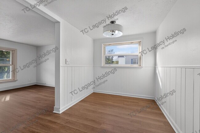 Building Photo - 649 Maple St