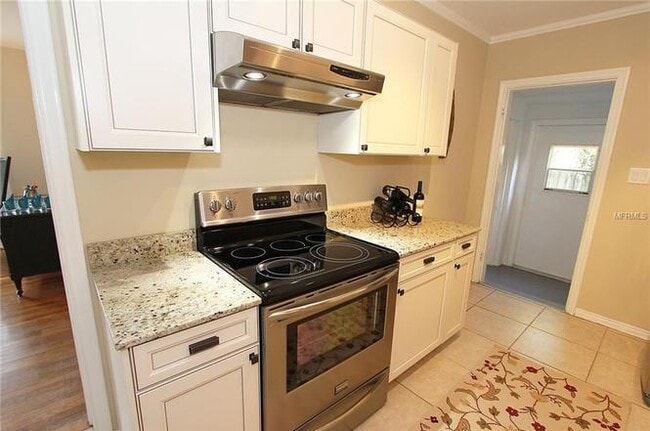 Building Photo - 329 57th Ave S