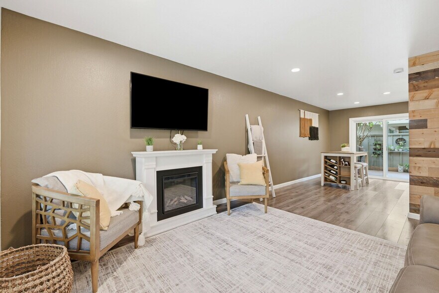 Building Photo - 2561 Fountainhead Dr