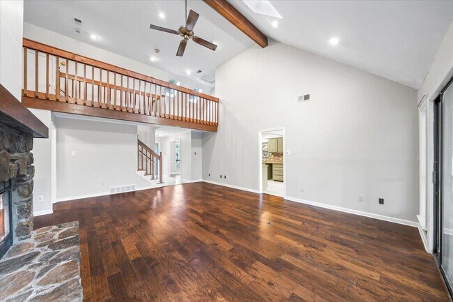 Building Photo - 7559 Cross Village Dr