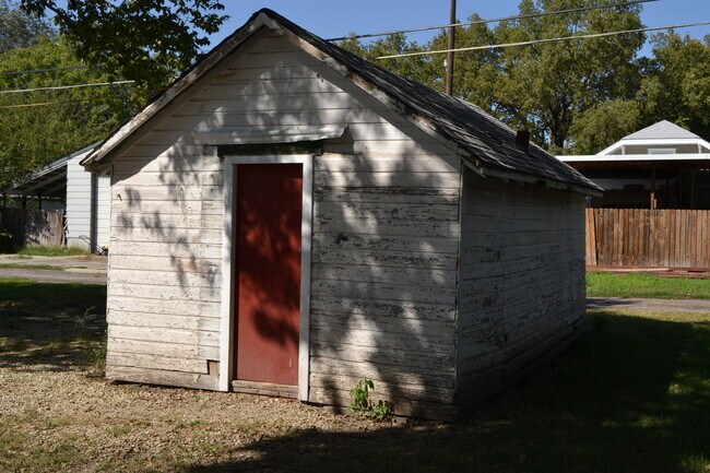 Building Photo - Nice and previously remodeled 2 bedroom w/ detached 3rd bedroom, carport & storage garage in Clay...