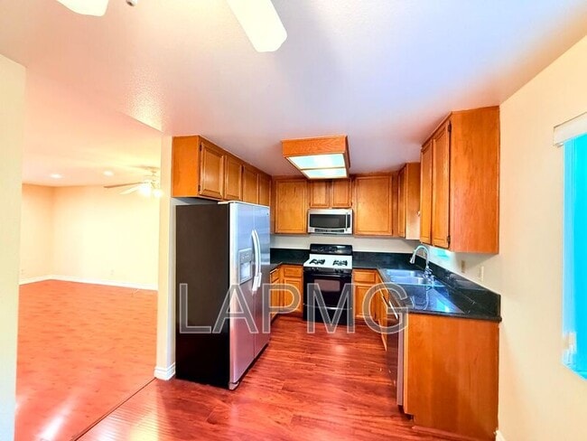 Building Photo - 12251 Moorpark St