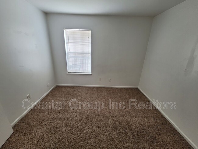 Building Photo - 1424 Deerpond Ln