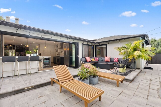 Building Photo - Designer 4BR Retreat with Pool, Indoor-Outdoor Living, and Prime Menlo Park Location