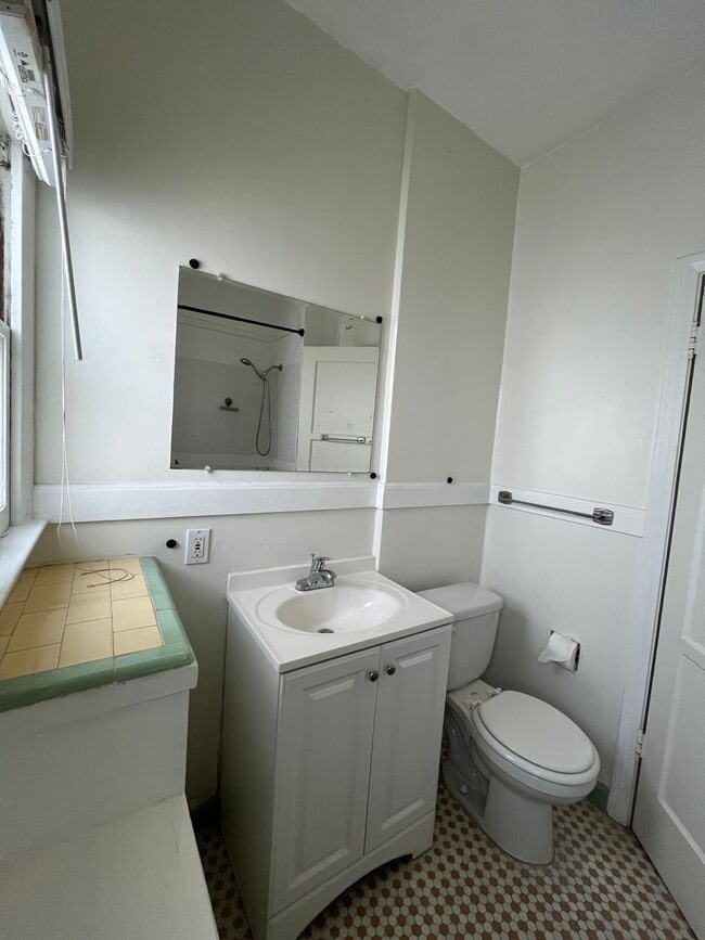 Building Photo - Lower level 1+1 w/in-unit laundry, assigned parking + water included!