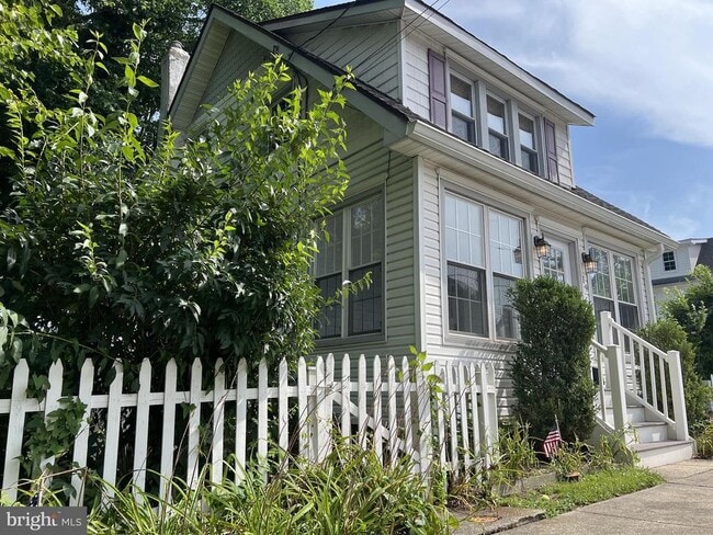 Building Photo - 19 Snowden Ave