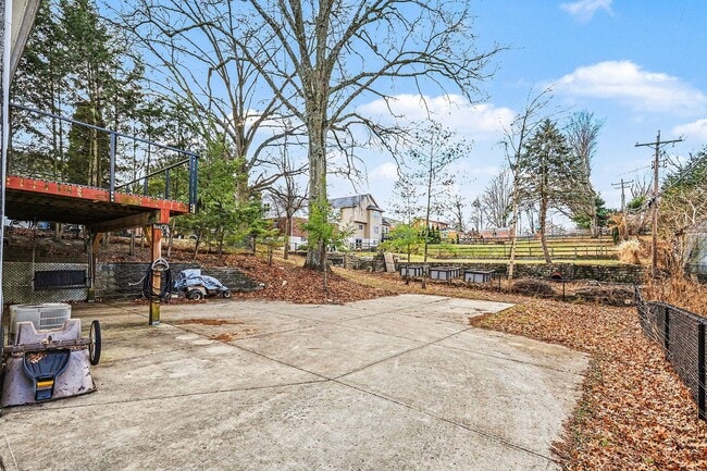 Building Photo - 111 Basswood Cir