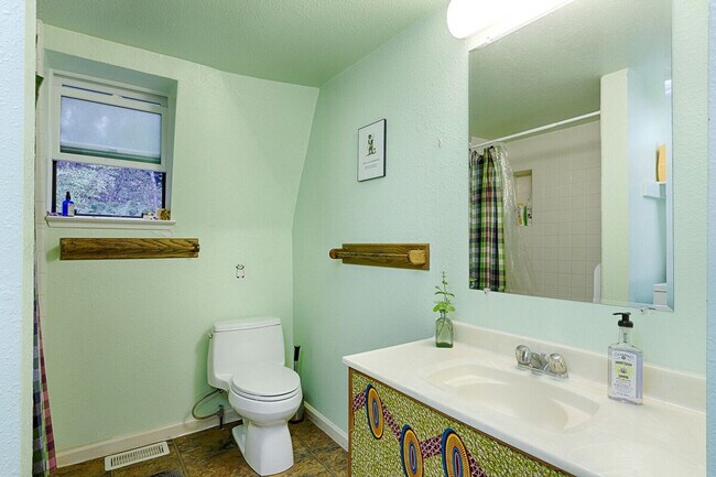 Building Photo - 1785 Austin Creek Rd