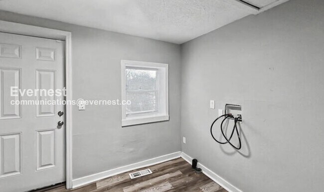 Building Photo - Spacious 3-Bedroom Home with Deck and Modern Appliances