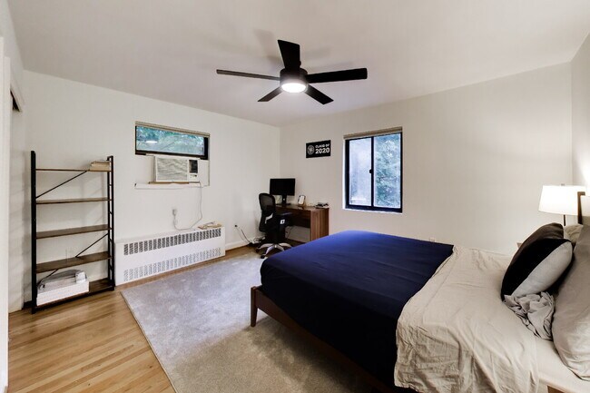 Building Photo - Top-Floor Rosslyn Condo with Georgetown Views
