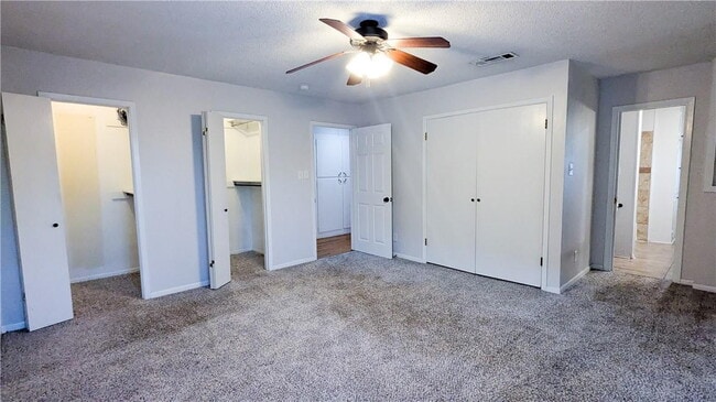 Building Photo - ***LABOR DAY SPECIAL! $600 OFF FIRST FULL ...
