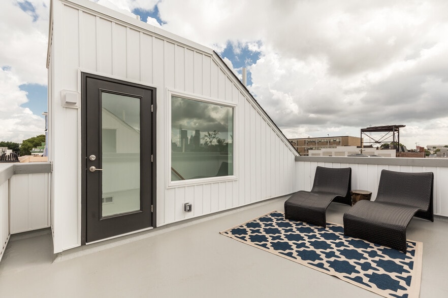 Primary Photo - 1244 Lecount St