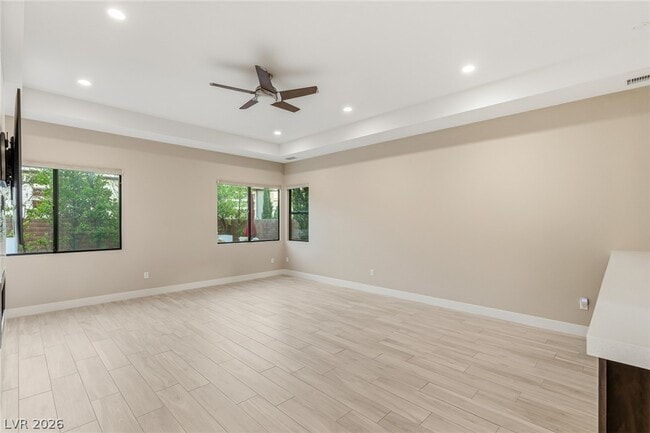 Building Photo - 64 Grey Feather Dr