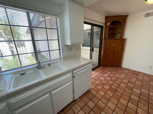 Building Photo - High Country West/Rancho Bernardo, Patio Home.  2/2, 1230 sq. ft..