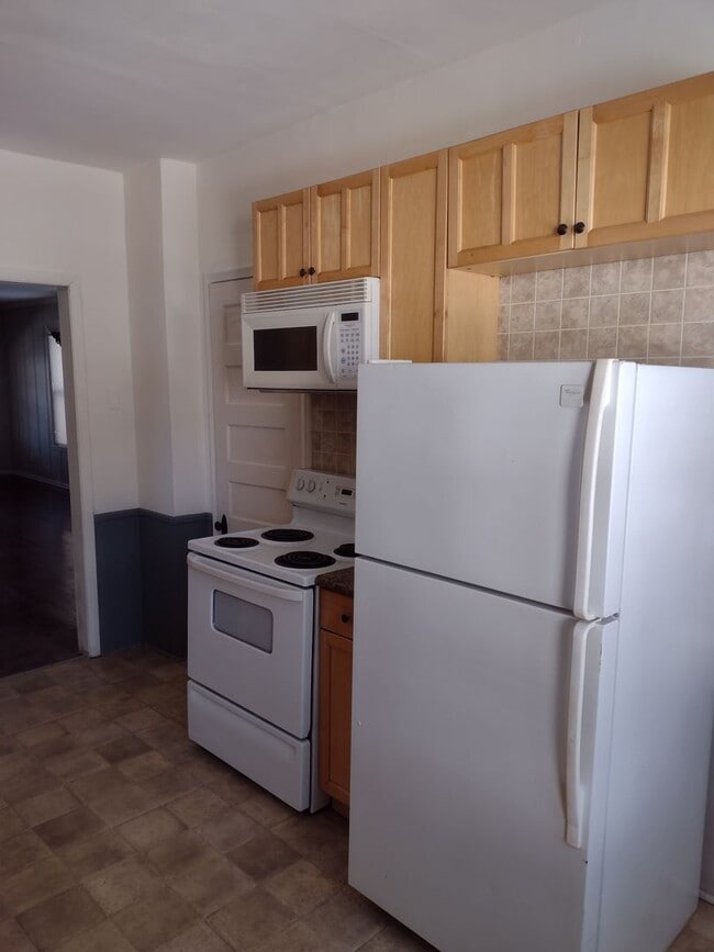 Building Photo - Great 3 Bed 1 Bath Home