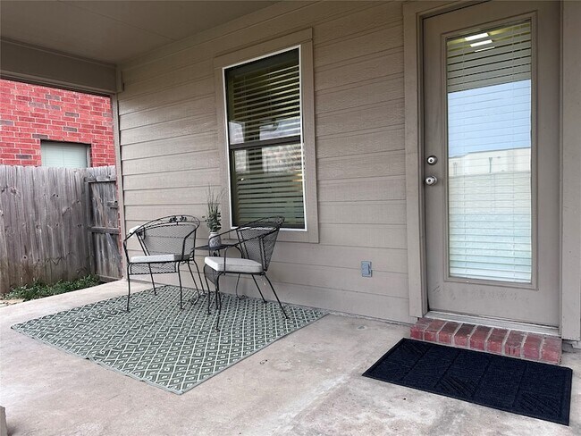 Building Photo - 3321 Truman St