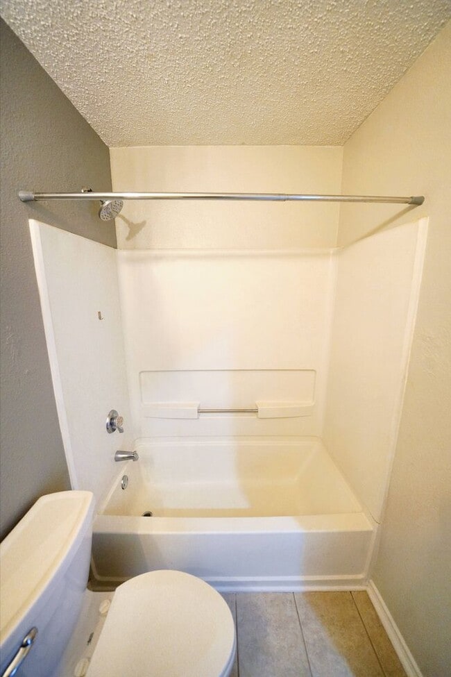 Building Photo - Charming 3-Bedroom Home in Ashley Place - ...