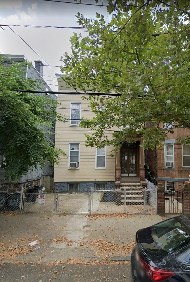 Building Photo - 119 Prospect St