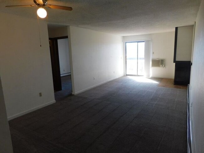 Building Photo - Cozy 2 Bedroom with Private Balcony